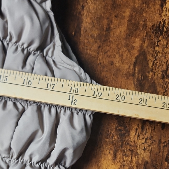 COLDWATER CREEK | Classic Minimalist Beige Down Feather Filled Puffer Vest | M - Picture 9 of 10